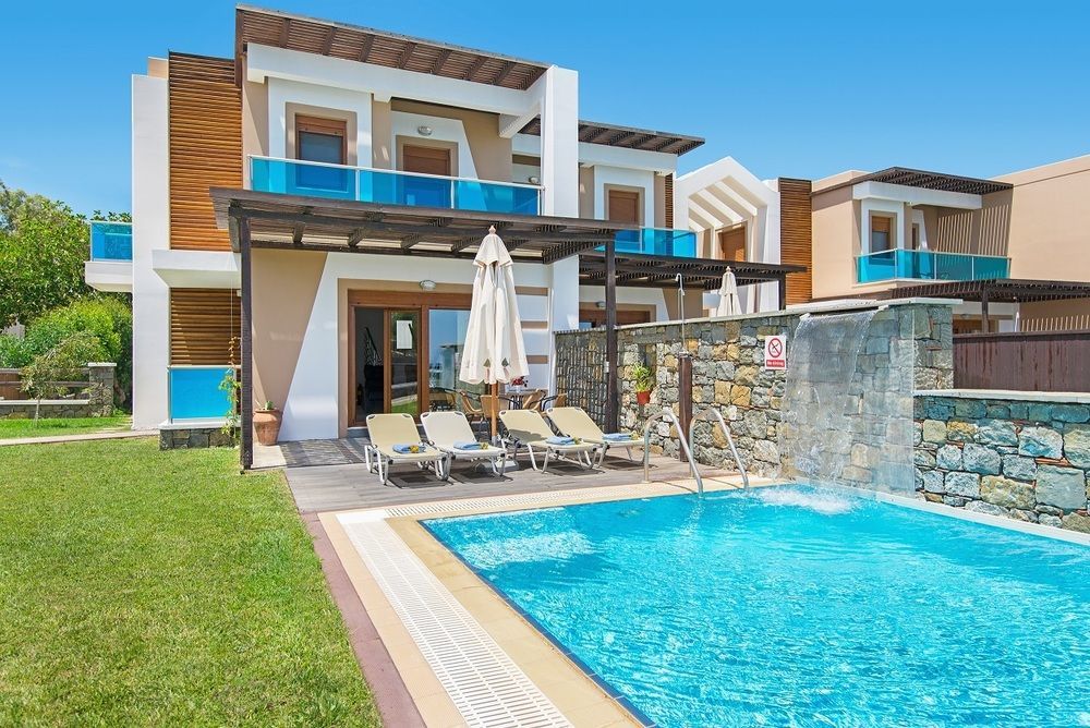 Villa Horizon Line